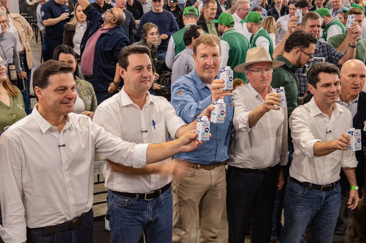 Agroleite 2026 abre oficialmente com anúncio do curso de Medicina Veterinária e R$ 215 milhões em investimentos