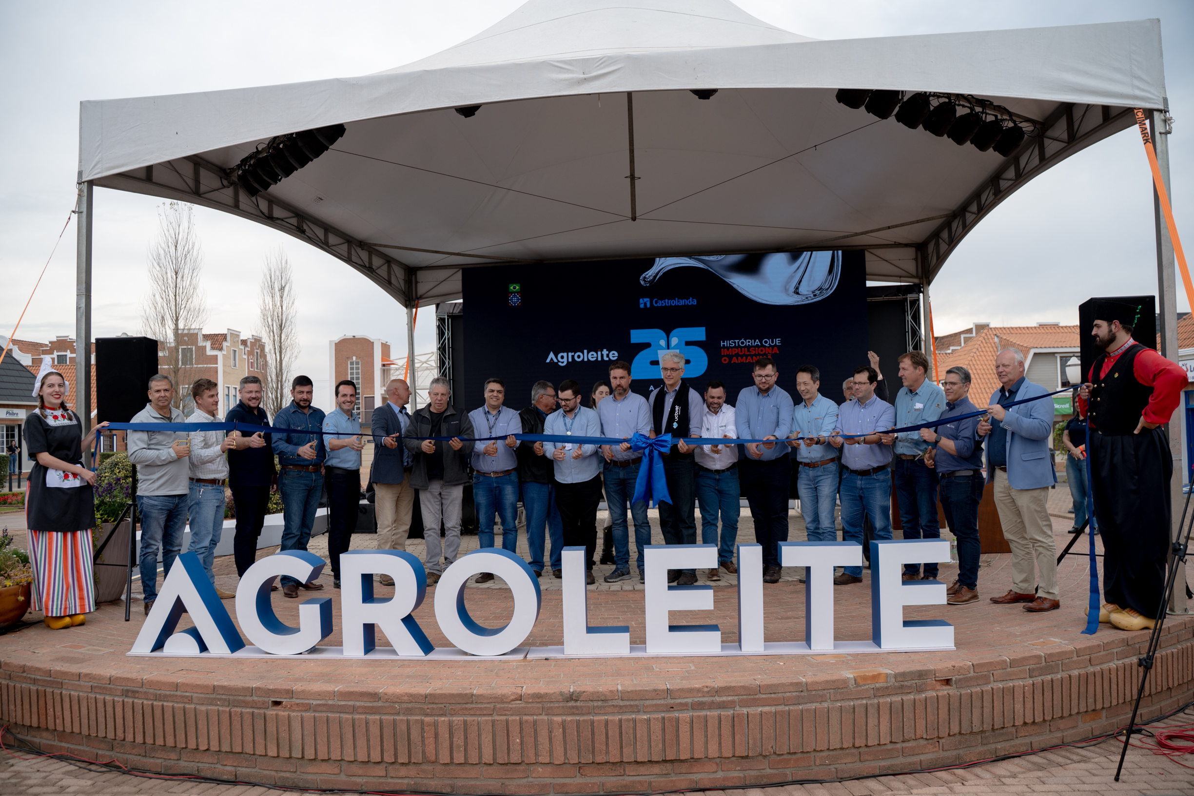 Cerimônia marca chegada de 16 novos parceiros ao Castrolanda Expo Center  