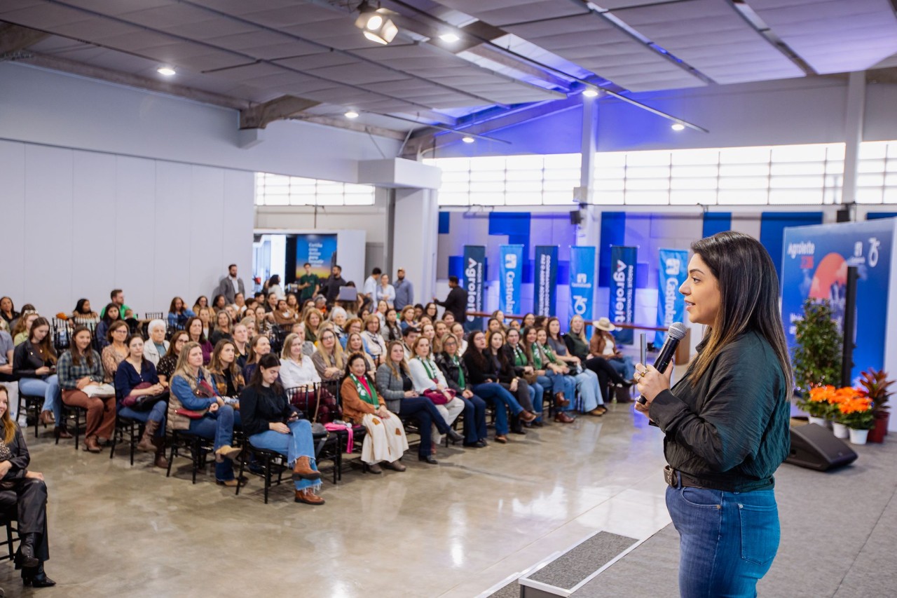 Camilla Telles aborda liderança feminina no Agroleite 2026 
