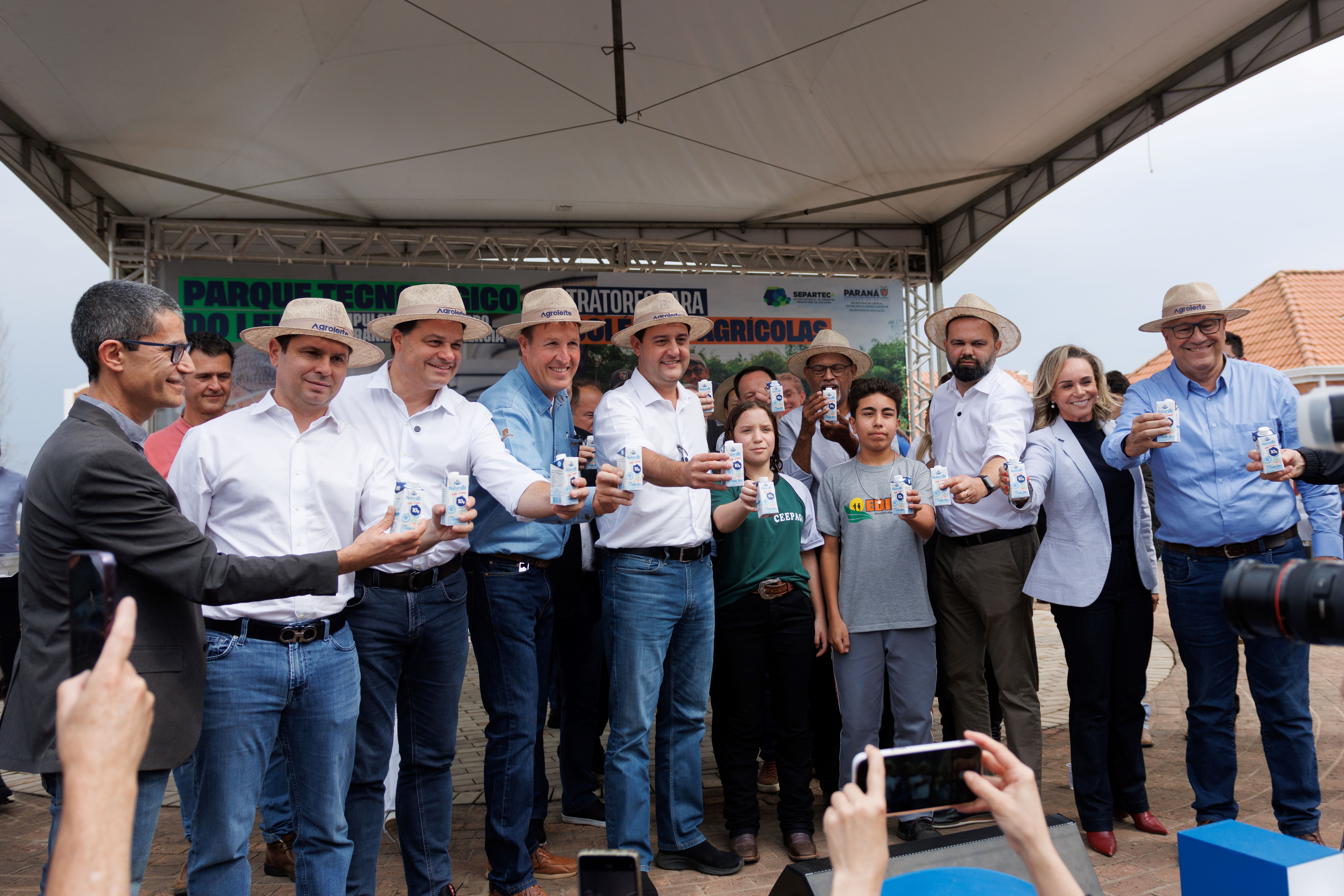 Investimentos no agro: Ratinho Junior anuncia Parque Tecnológico Agroleite