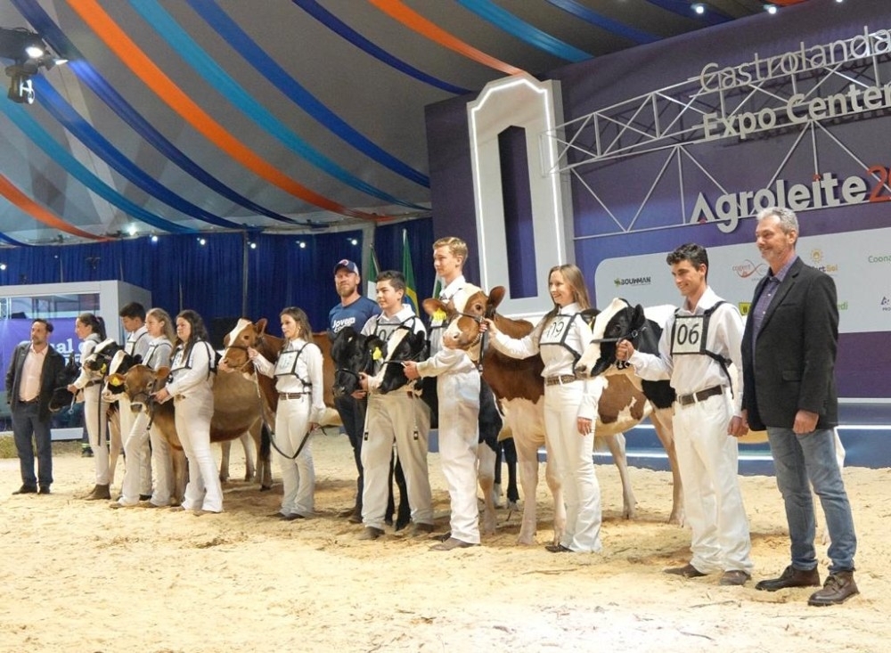 Jovem Expositor realiza julgamento final no primeiro dia do Agroleite 2023