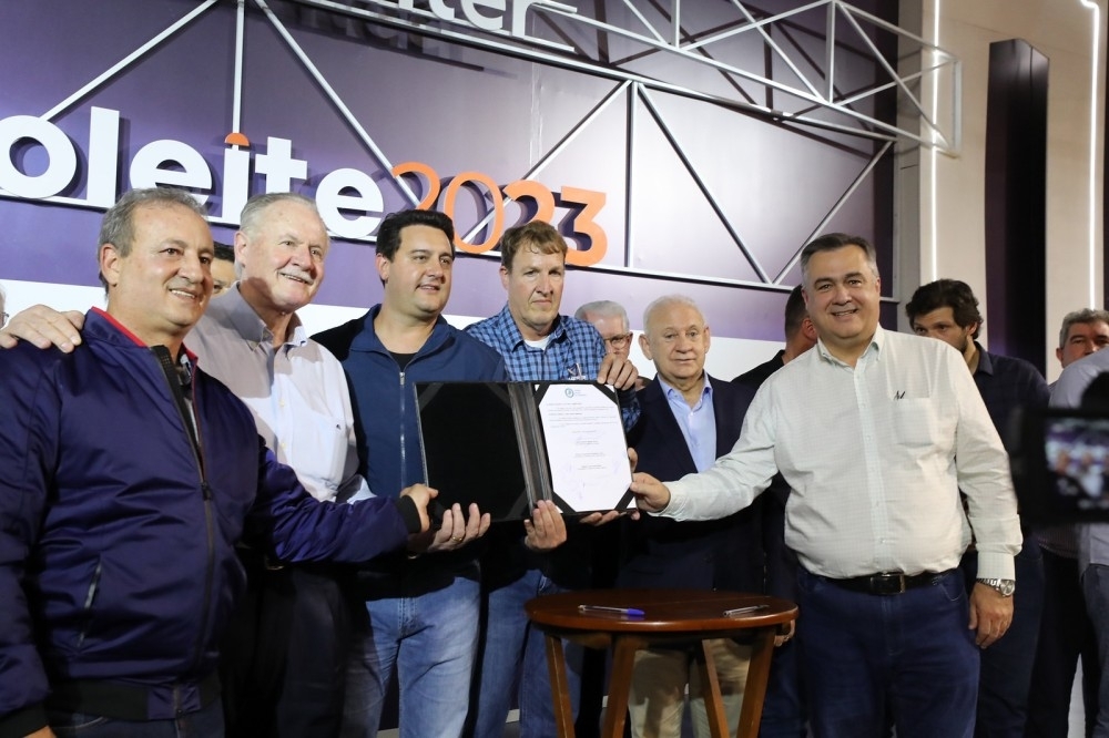 Ratinho Junior anuncia investimentos para Castro no Agroleite 2023